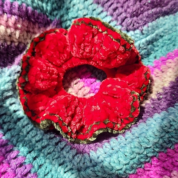 1 Scrunchie - Picture 2 of 2